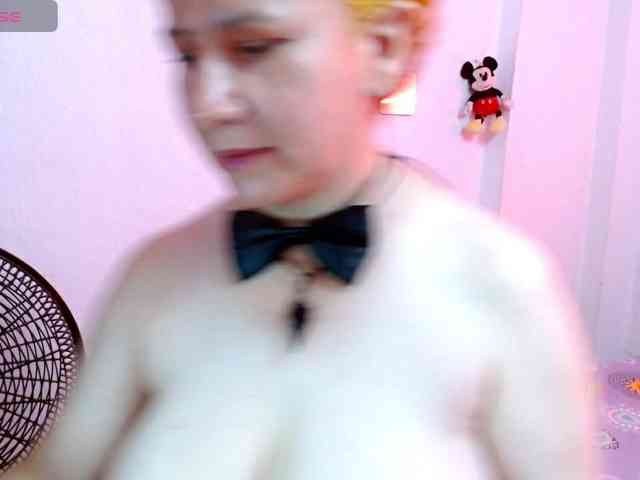 Sharon-mom's cam show statistics and live stream