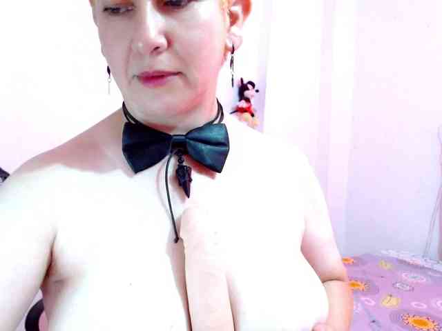 Model: sharon-mom