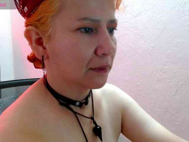 Sharon-mom's cam show statistics and live stream