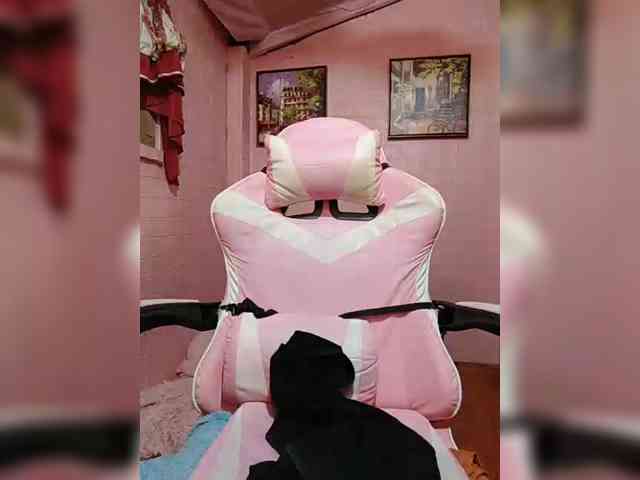 hornylittleprincess69