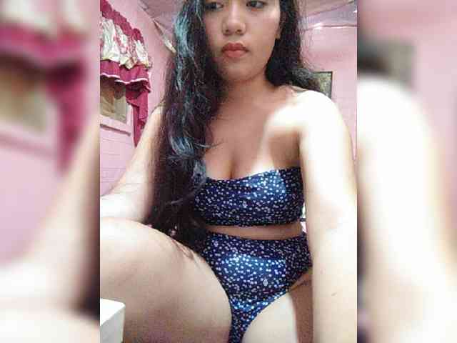 Model: hornylittleprincess69