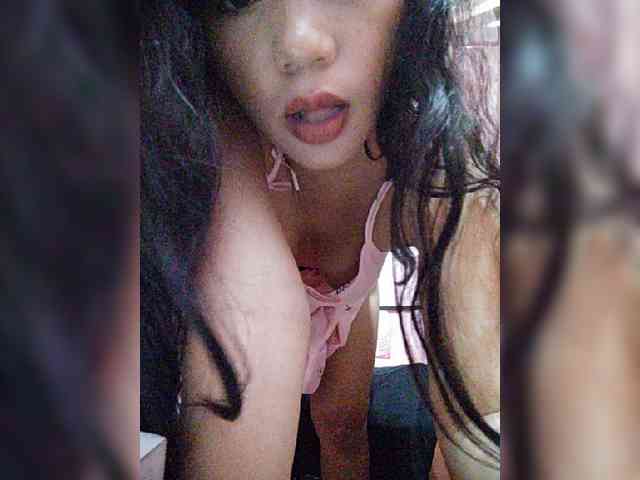 Model: hornylittleprincess69