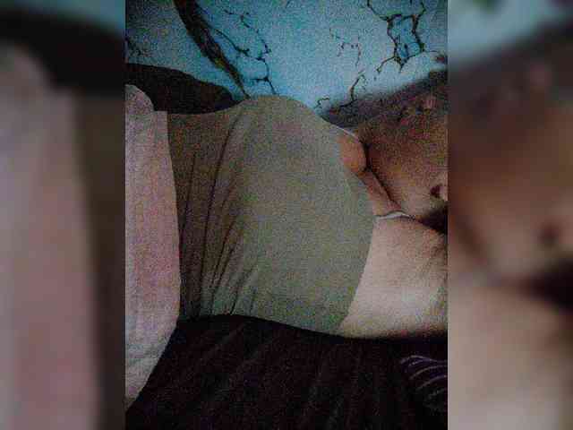 Modella: hornylittleprincess69