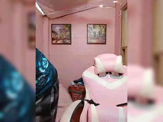 hornylittleprincess69 webcam