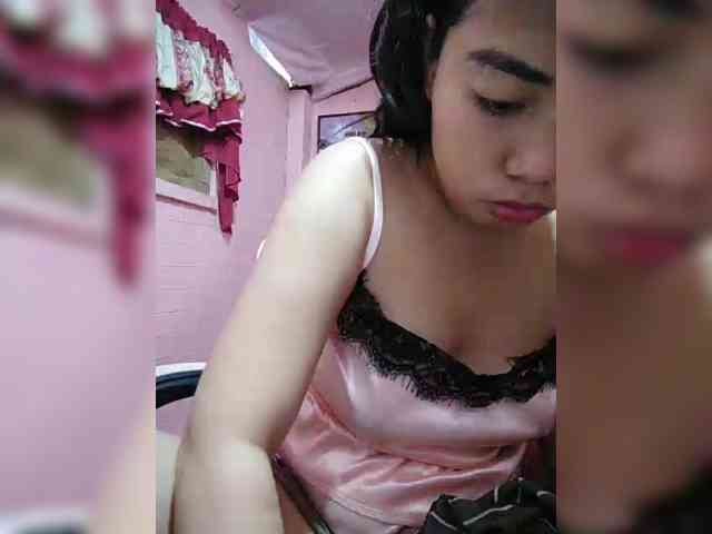 Model: hornylittleprincess69