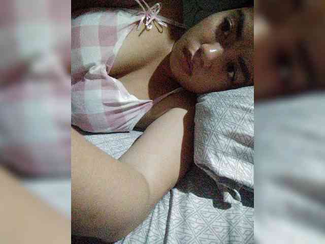 Hornylittleprincess69's cam show statistics and live stream