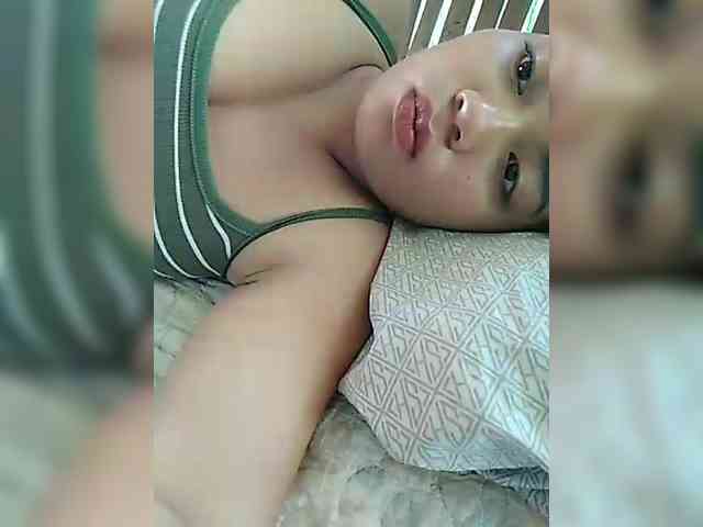 Model: hornylittleprincess69