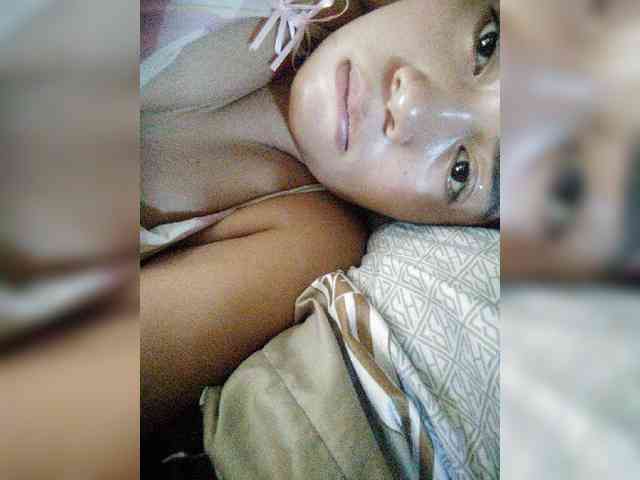 Hornylittleprincess69's cam show statistics and live stream