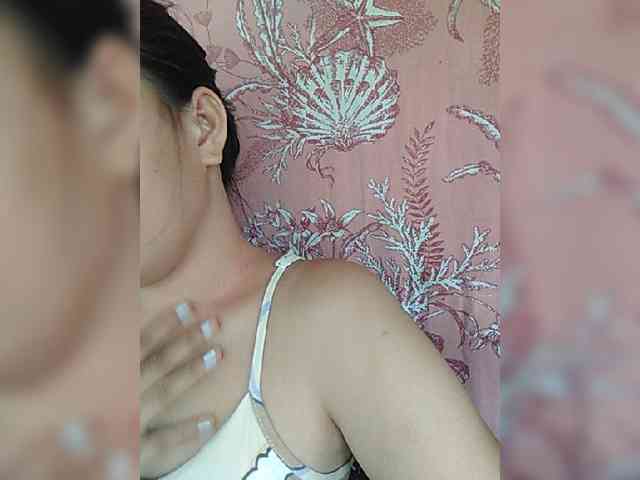 Model: hornylittleprincess69