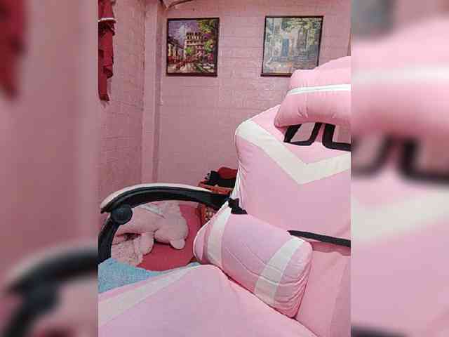 hornylittleprincess69 webcam