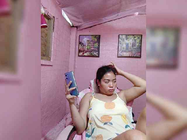 hornylittleprincess69