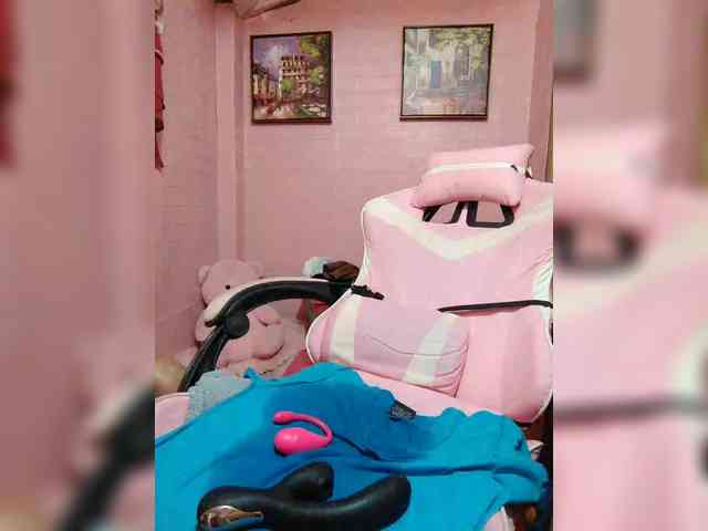 hornylittleprincess69 webcam