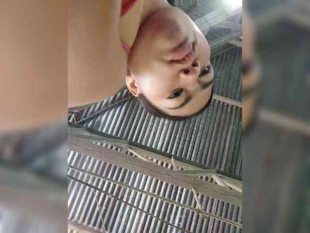 Model ini sedang live sekarang. XXhornywetprincess99XX