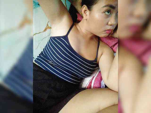 Model: hornylittleprincess69