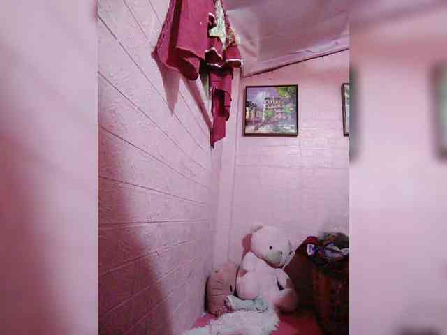 hornylittleprincess69