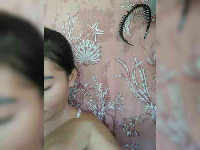 Hornylittleprincess69's cam show statistics and live stream