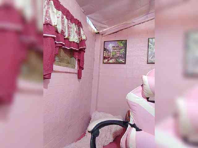 hornylittleprincess69 webcam