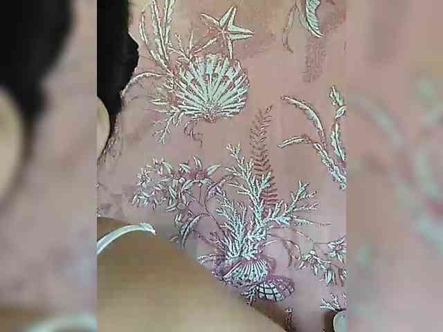 Model: hornylittleprincess69