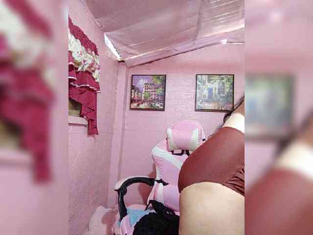 hornylittleprincess69 webcam