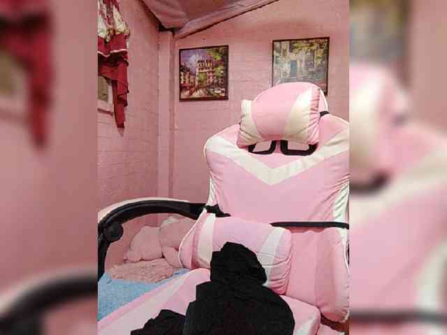 hornylittleprincess69 webcam