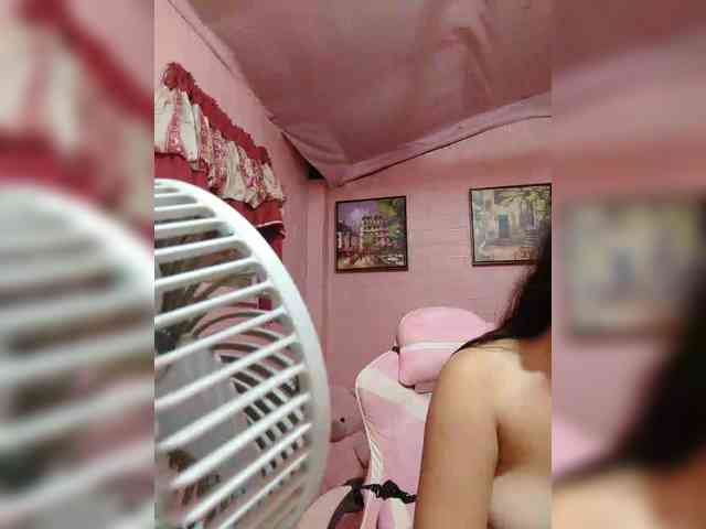 hornylittleprincess69's live room