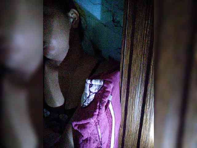 Model: hornylittleprincess69