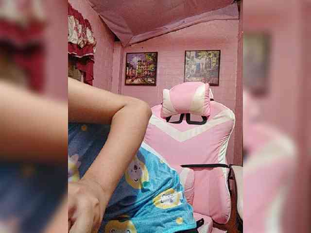 hornylittleprincess69 webcam