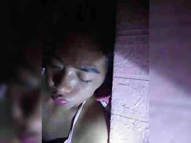 Model: hornylittleprincess69