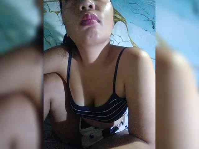 Model: hornylittleprincess69