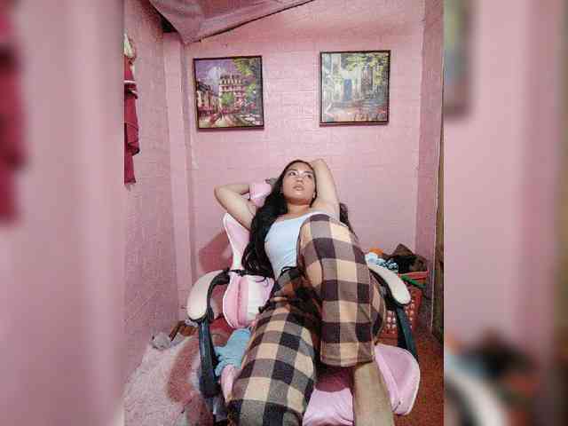 hornylittleprincess69 webcam