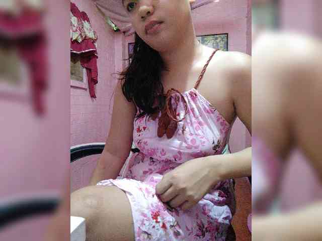 Model: hornylittleprincess69