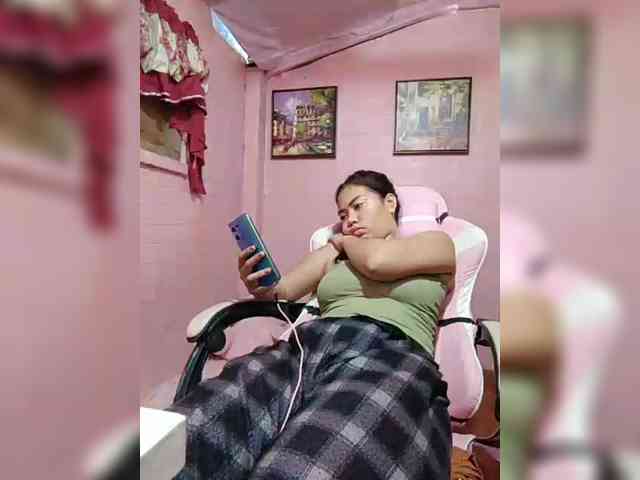 Model: hornylittleprincess69