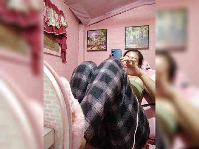 hornylittleprincess69 webcam