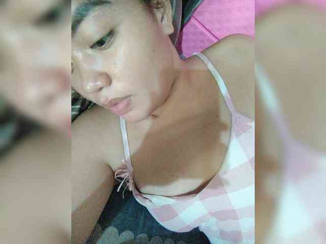 Hornylittleprincess69's cam show statistics and live stream