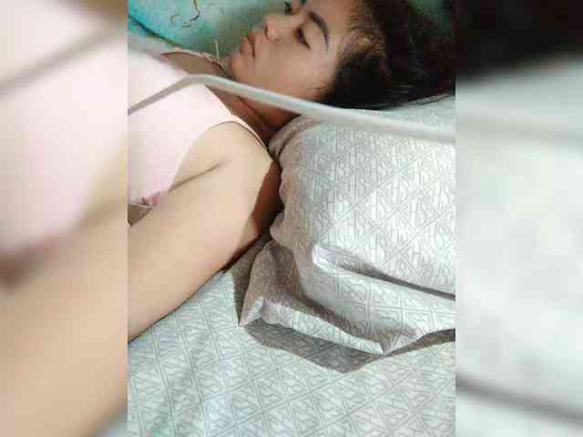 Model: hornylittleprincess69