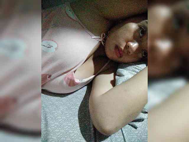 Model: hornylittleprincess69