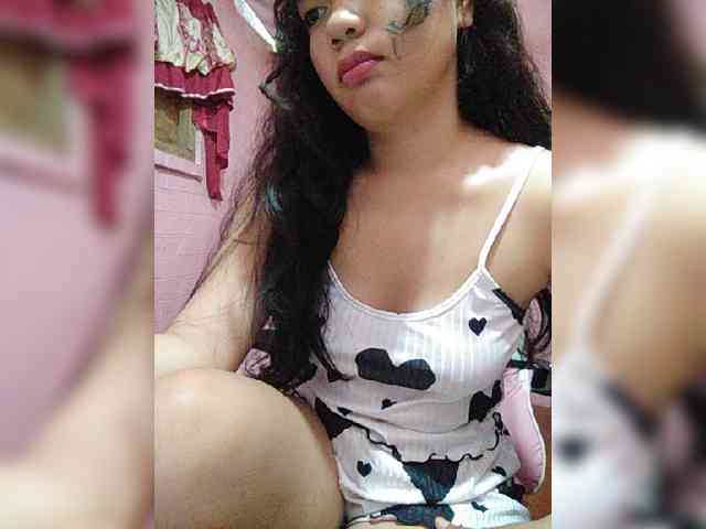 Model: hornylittleprincess69