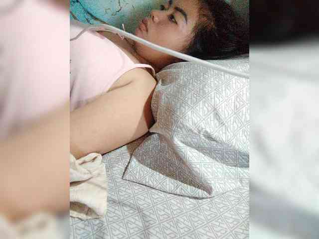 Model: hornylittleprincess69