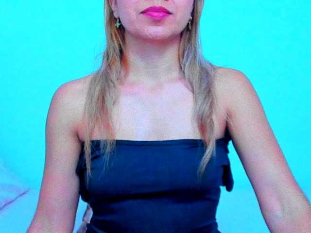vickycandy live cam on BongaCams