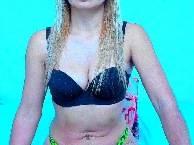 vickycandy live cam on BongaCams