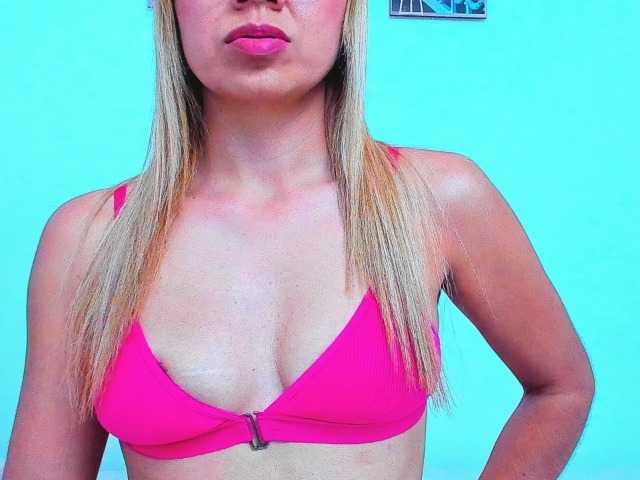 vickycandy live cam on BongaCams