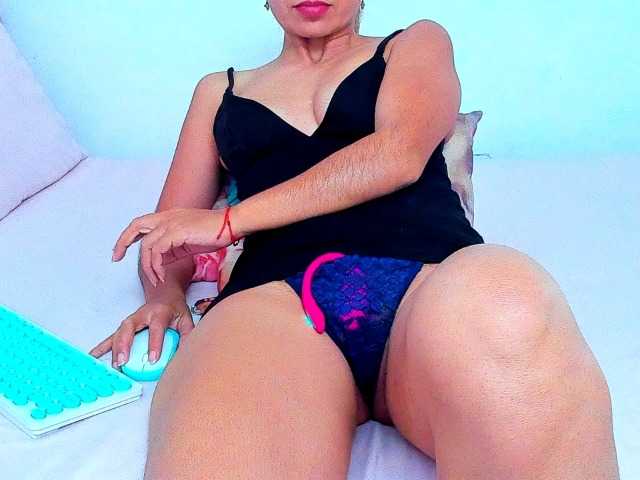 vickycandy live cam on BongaCams