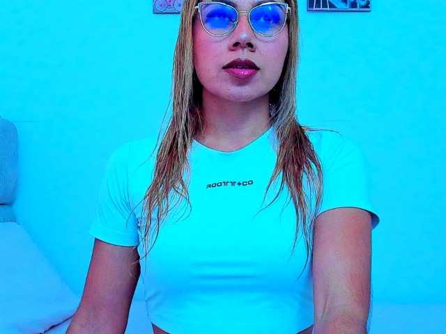 vickycandy live cam on BongaCams