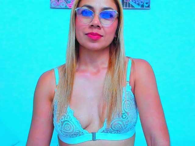 vickycandy live cam on UnifiedCams