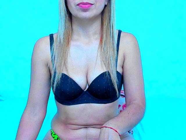 vickycandy live cam on BongaCams
