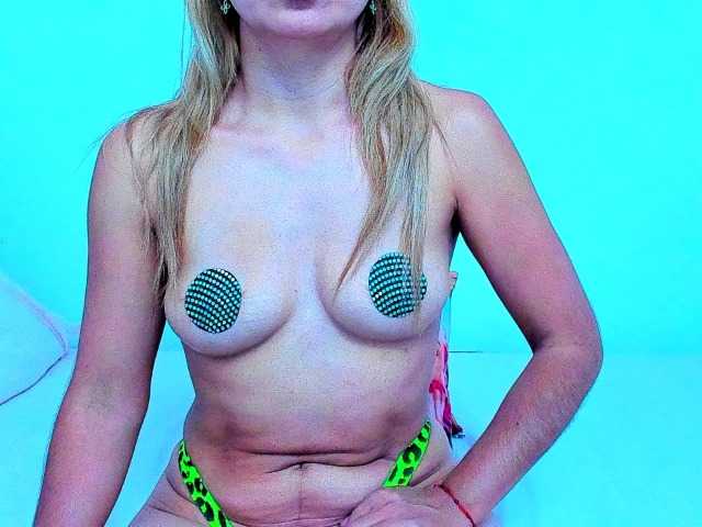 vickycandy live cam on BongaCams