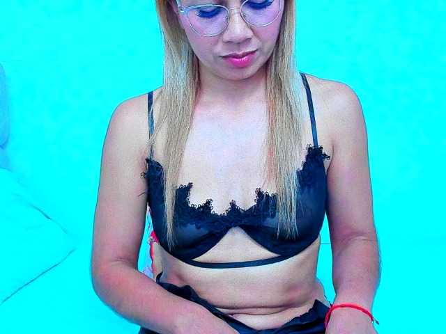 vickycandy live cam on BongaCams
