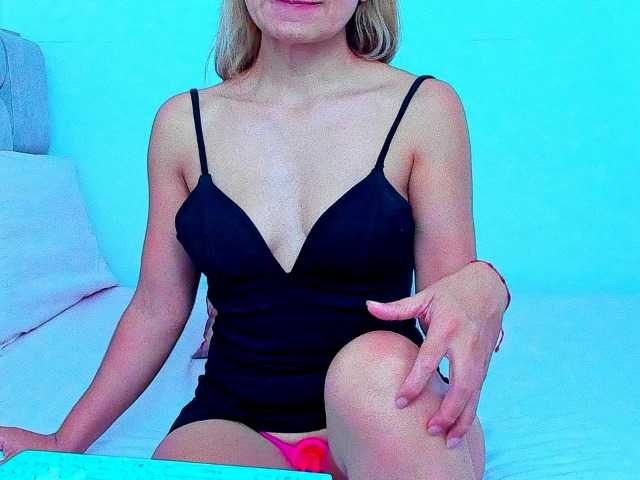 vickycandy live cam on BongaCams