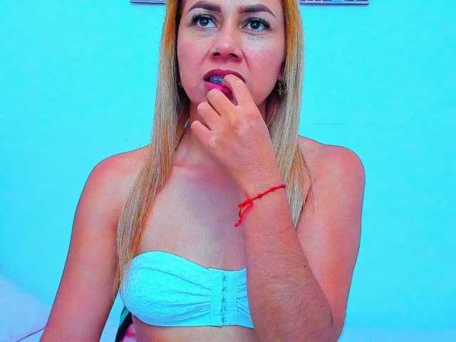 vickycandy live cam on BongaCams