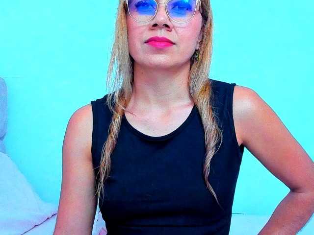 vickycandy live cam on BongaCams
